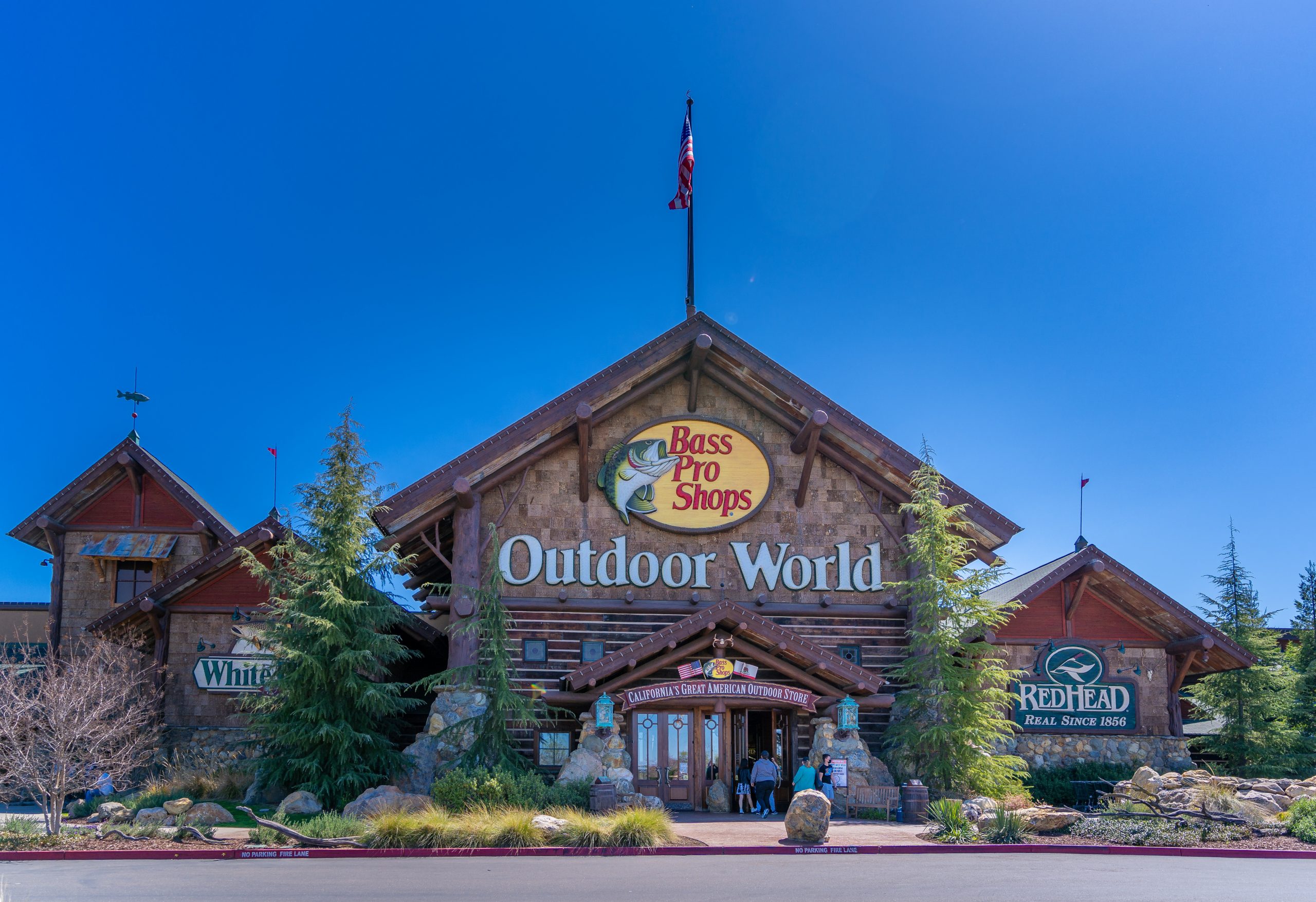 Man suing Bass Pro Shops over socks